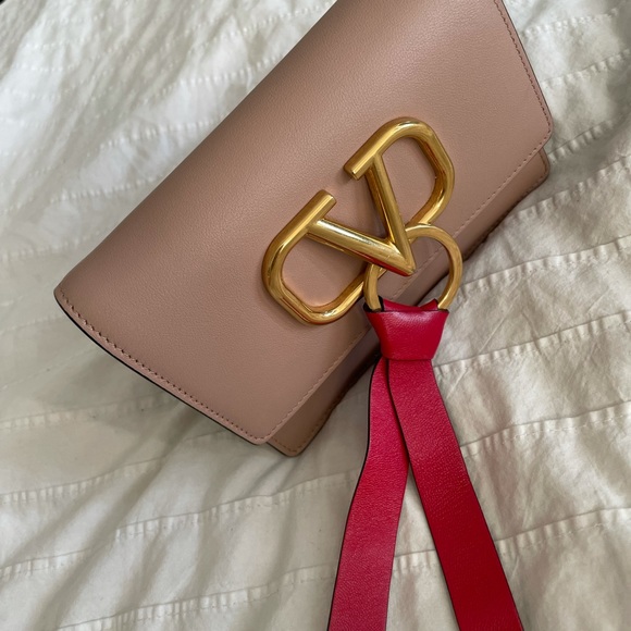 Valentino Garavani VLogo Chain Bag - Picture 3 of 13